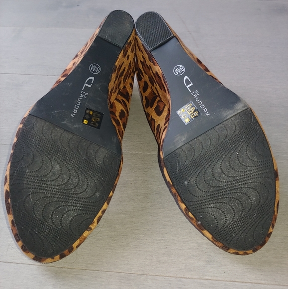 EUC CL by Laundry Leopard Print Faux Suede Wedge Pump - Size 8.5 - Picture 6 of 8